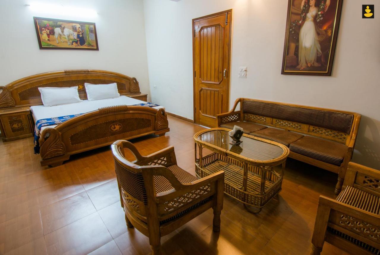 Livingstone 2Bhk Cozy Homestay In Kasauli Hills Exterior photo